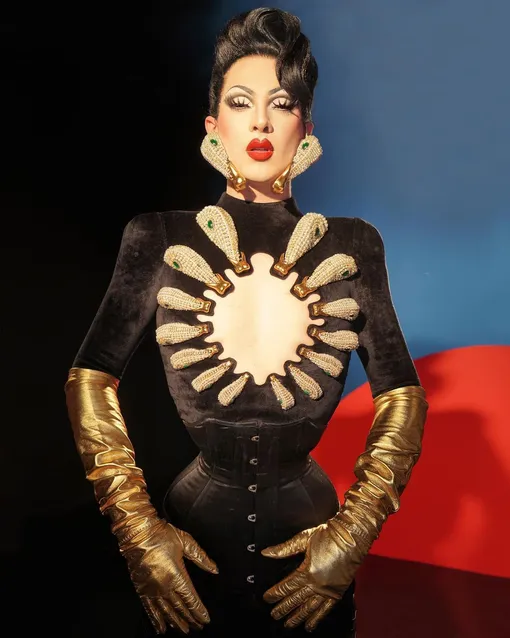Violet Chachki в Schiaparelli Violet Chachki в Schiaparelli