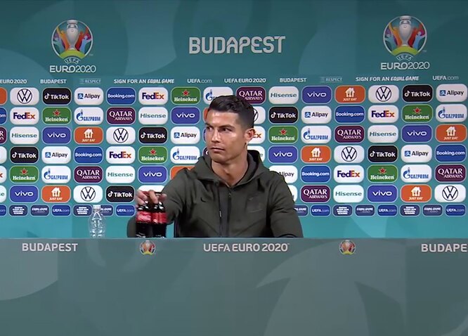Криштиану Роналду на пресс-конференции Евро-2021