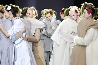 Красота спасет мир: пацифистская коллекция Victoria Andreyanova Красота спасет мир: пацифистская коллекция Victoria Andreyanova