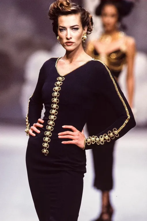 Татьяна Патитц на показе Chanel Haute Couture Spring/Summer 1993