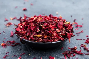 Чем полезен чай каркаде