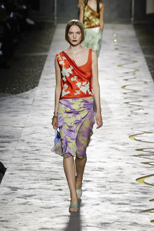 Versace весна-лето 2025 Versace весна-лето 2025
