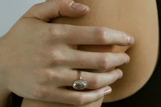 На удачу и для стильного образа: где купить модные украшения-талисманы