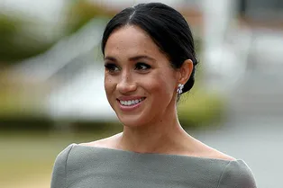 Меган Маркл знает, как не выглядеть серой мышкой даже в сером платье
