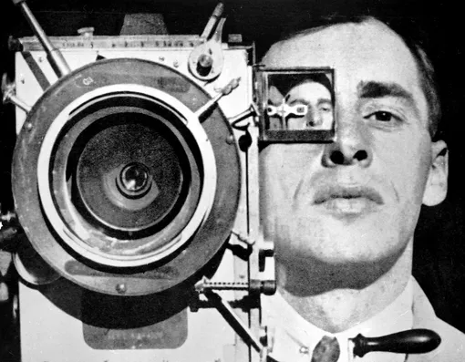 «Человек с киноаппаратом», реж. Дзига Вертов (1929) «Человек с киноаппаратом», реж. Дзига Вертов (1929)