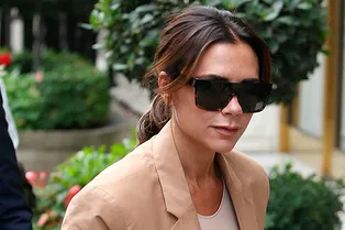 Виктория Бекхэм раскрыла рецепт маски для лица, которая спасает ее во время Недели моды