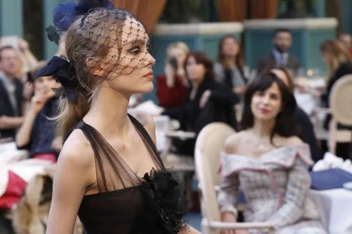 17-летняя Лили-Роуз Депп дебютировала на показе Chanel