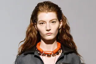 Бисер вместо драгоценностей: как выглядит самое актуальное украшение сезона