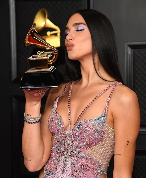 @dualipa @dualipa