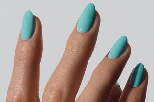 Любимый цвет маникюра миллениалов снова в моде