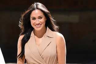 Меган Маркл в платье-тренче из масс-маркета посетила Университет Йоханнесбурга