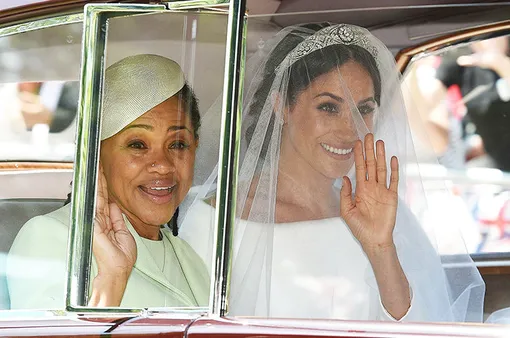 Меган Маркл на своей свадьбе с мамой