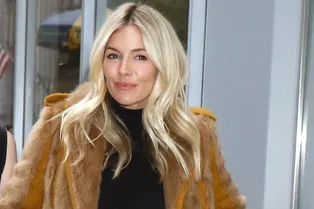 В меховом пальто и вельветовых джинсах, как у Сиенны Миллер, морозы нипочем