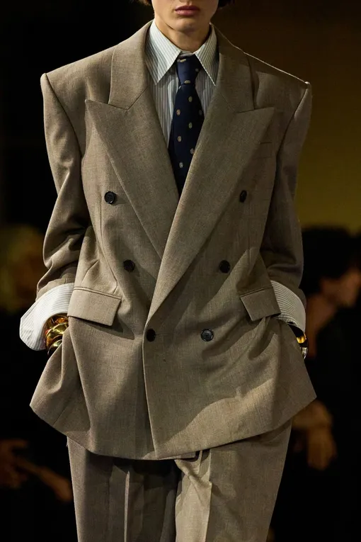 Saint Laurent весна-лето 2025 Saint Laurent весна-лето 2025