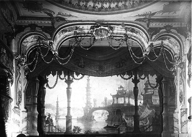 Александровский парк. Занавес в Китайском театре, 1930