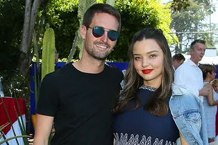 Мини и кеды: беременная Миранда Керр на приеме в честь Дня взятия Бастилии