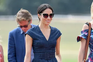 Сама элегантность: Меган Маркл в платье из денима Carolina Herrera, которое захотят все