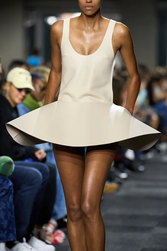 JW Anderson весна-лето 2025 JW Anderson весна-лето 2025