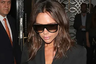 Виктория Бекхэм в идеальном total-black на улицах Лондона Виктория Бекхэм в идеальном total-black на улицах Лондона