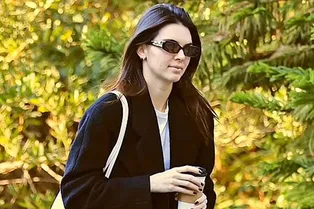 Как выглядеть стильно в самых базовых вещах — посмотрите на Кендалл Дженнер