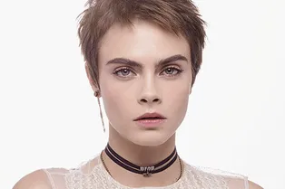 25-летняя Кара Делевинь покажет, как бороться с первыми признаками старения