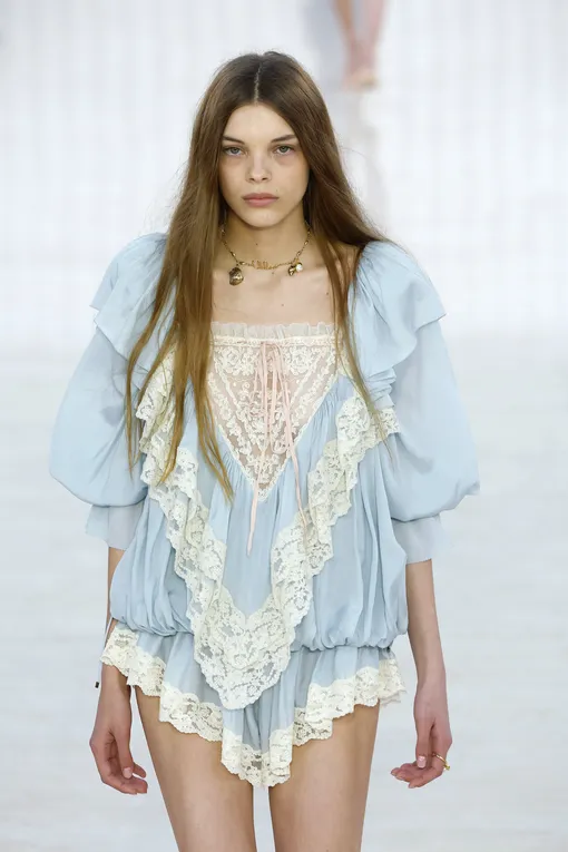Chloé весна-лето 2025 Chloé весна-лето 2025