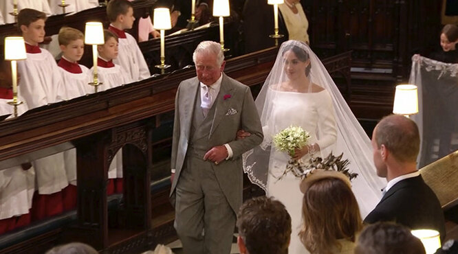 Принц Чарльз ведет Меган Маркл к алтарю на свадьбе