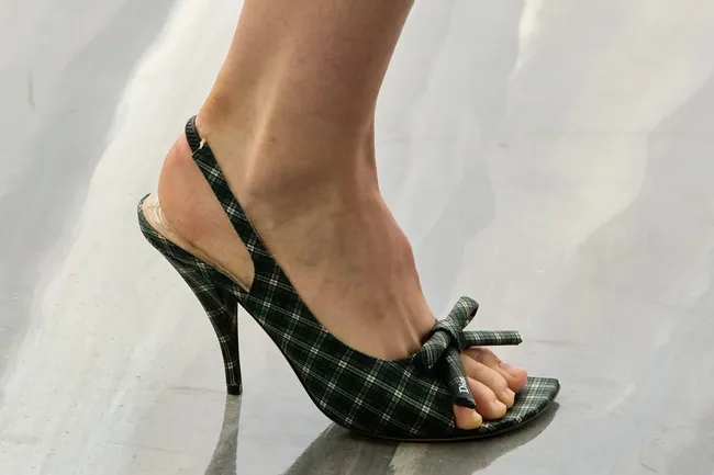 Какую обувь купить на лето-2025: 6 трендов сезона