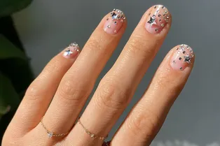 Модные идеи маникюра на Новый год 2022