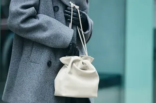 Где купить трендовую сумку-кисет: 7 лучших вариантов