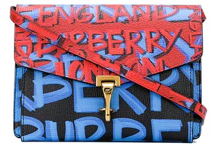 8 сумок с граффити-принтом