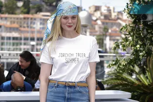 Когда бренд действительно молодой: Эль Фаннинг в Каннах в футболке от 11-летнего дизайнера