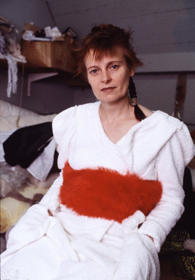 Вивьен Вествуд в своей студии в Лондоне, 1982 год