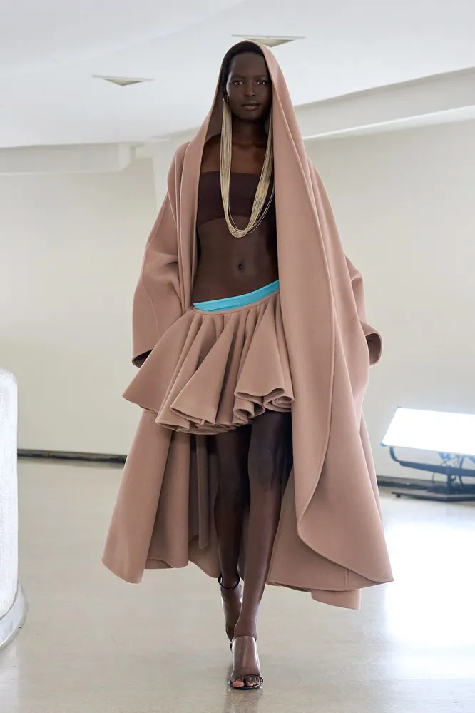 ALAÏA весна-лето 2025 ALAÏA весна-лето 2025