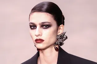 Черный карандаш для глаз возвращается в моду. Да, мы тоже удивлены