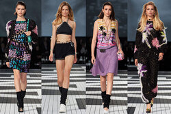 Chanel возвращают в моду высокие гетры и микрошорты, как у Джейн Фонды в 80-х