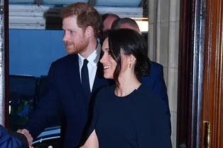 Меган Маркл в платье-кейпе Stella McCartney на дне рождения Елизаветы II