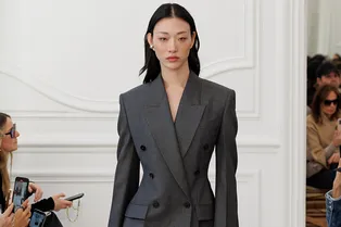 Какой костюм купить сейчас, чтобы он точно не вышел из моды через сезон