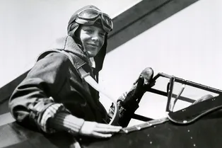 Как Амелия Эрхарт первой из женщин перелетела Атлантику и предвосхитила агендерную моду