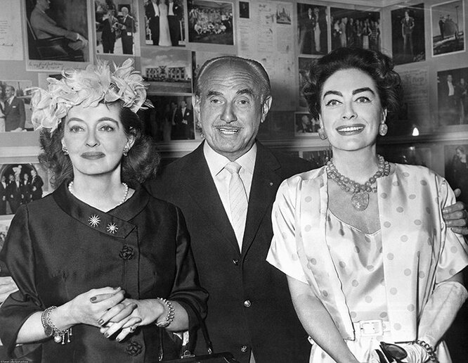Джек Уорнер с Бетт Дэвис и Джоан Кроуфорд в своем офисе, 1962 год