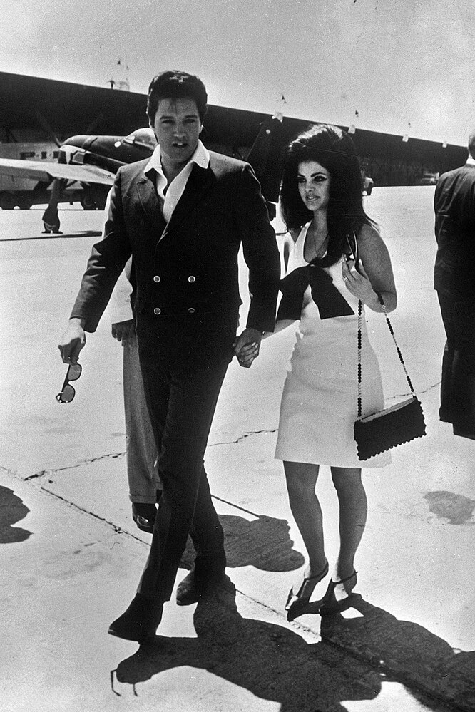Элвис и Присцилла Пресли после свадьбы, 1967 год