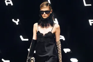 Тотал-блэк — всегда хорошая идея. Вот 7 формул, которые легко повторить