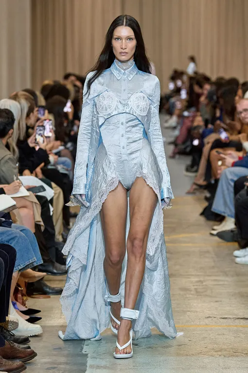 Burberry весна-лето 2023 Burberry весна-лето 2023