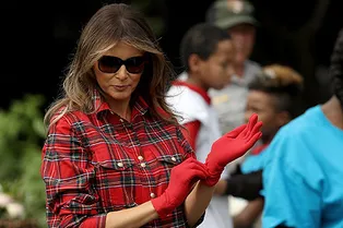 Фото Мелании Трамп в огороде стало мемом