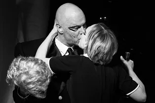 Любовь и ядерный коллайдер: Максим Виторган поставил фантасмагорию о городе мутантов