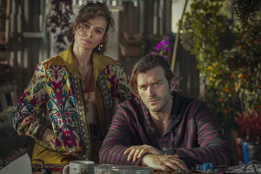 Кыванч Татлытуг в сериале для Netflix «Подводная лодка Yakamoz S-245» (2022) Кыванч Татлытуг в сериале для Netflix «Подводная лодка Yakamoz S-245» (2022)