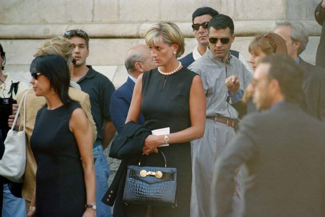 Принцесса Диана на похоронах Джанни Версаче в Миланском соборе, 1997