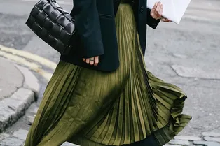 Плиссированные юбки — еще один тренд сезона
