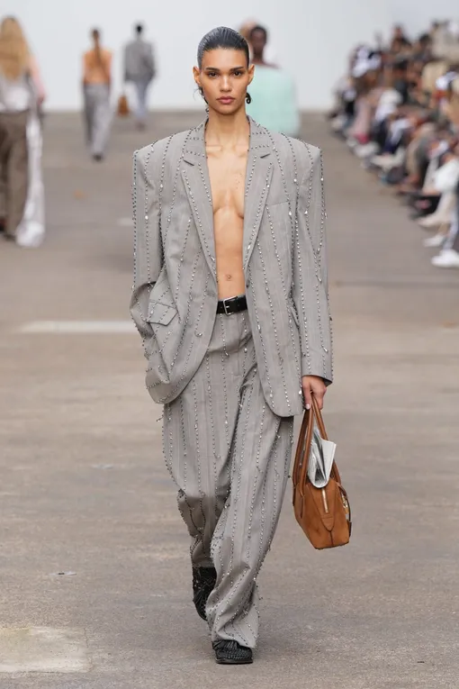 Stella McCartney весна-лето 2025 Stella McCartney весна-лето 2025