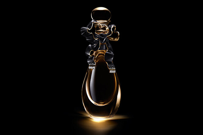 Dior представил флакон духов J’adore за 100 тысяч евро Dior представил флакон духов J’adore за 100 тысяч евро